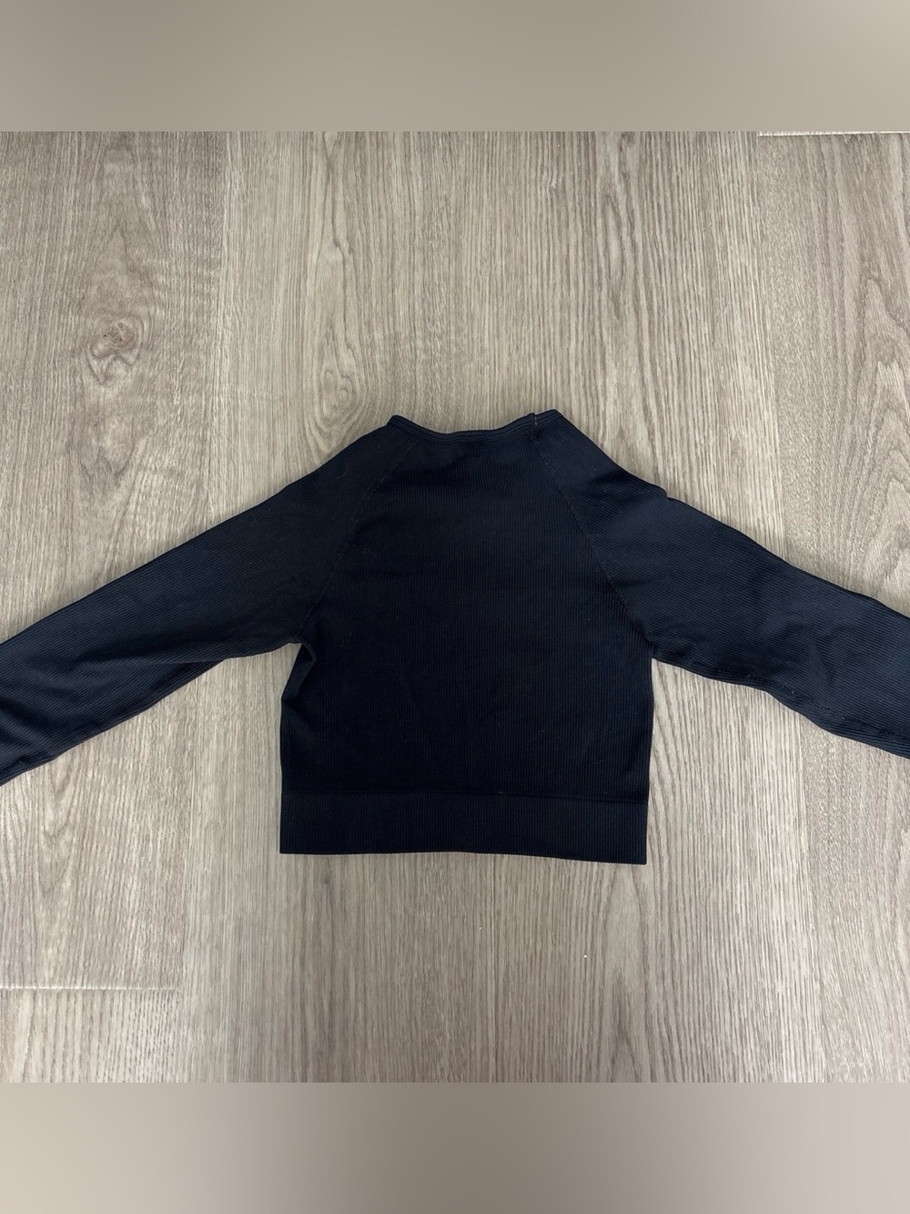 White fox Black long sleeve crop top size XS - Picture 2 of 5